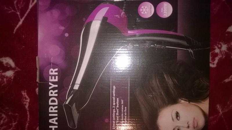 HAIR DRYER ( NEW STILL IN BOX)