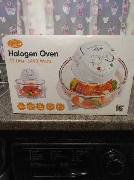 Halogen cooker with extras accessories