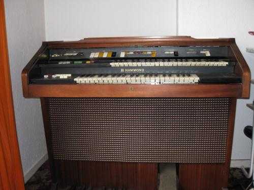 Hammond Electric Organ