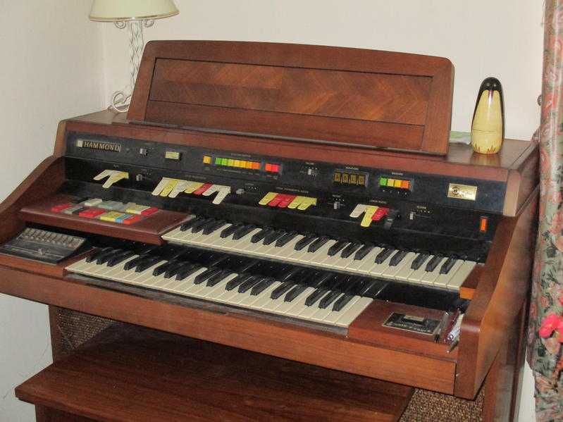 Hammond Electronic Organ