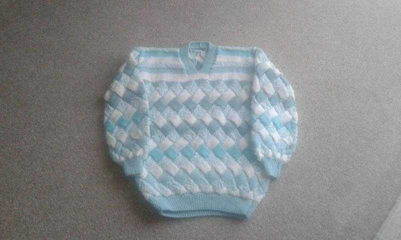 HANDKNITTED JUMPER