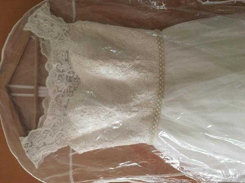 Handmade lace and tulle wedding dress size 8-10