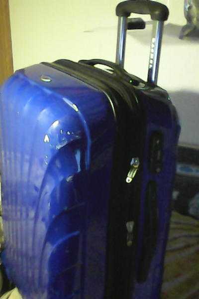 Hard shell suitcase