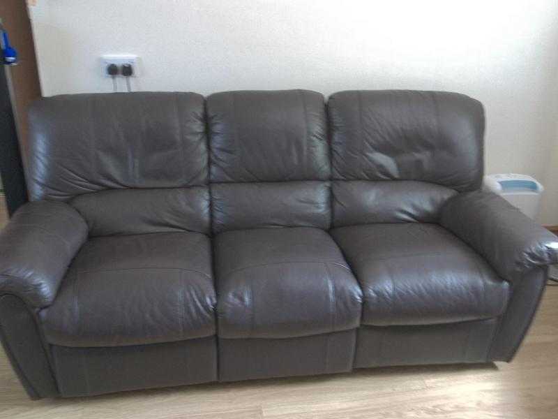 HARVEY039S 3 SEATER DARK BROWN LEATHER RECLINER SOFA 275 ONO