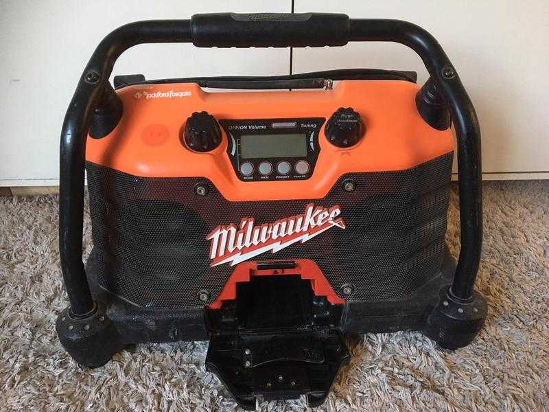 Heavy Duty Milwaukee Radio 240v.  45. Tough Casing, Great Sound