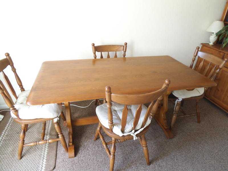 heavy pine dinning table amp 4 chairs