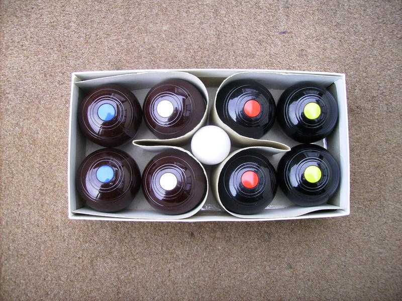 HENSELITE CARPET BOWLS.NEW  SET OF 8  x 2.5 inch BOWLS  JACK ( SEE PHOTOS ) GENUINE BARGAIN