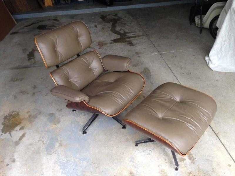 Herman Miller Charles Eames Rosewood Lounge Chair and Ottoman