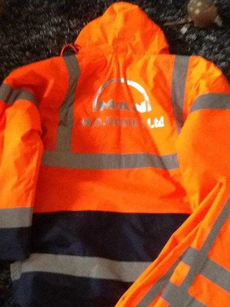 HI-VIS FULL LENGHT PADDED JACKETS AND WATERPROOF TROUSERS AND MAN SOFT SHELL JACKET ALL LARGE