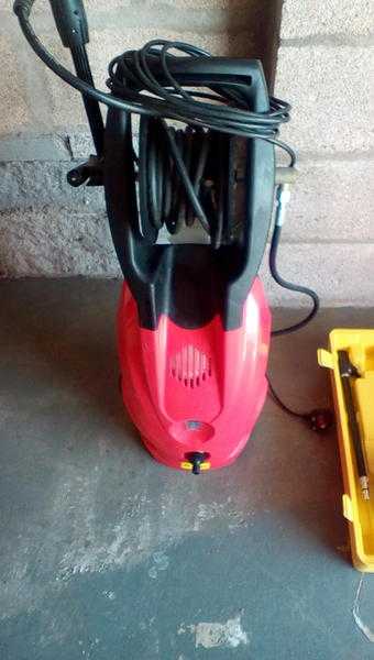 High pressure washer with attachments