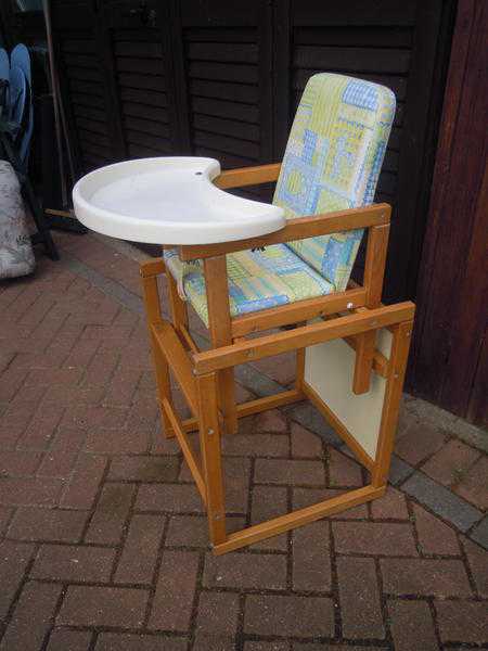 HIGHCHAIR CONVERTS TO LOW CHAIR AND TABLE