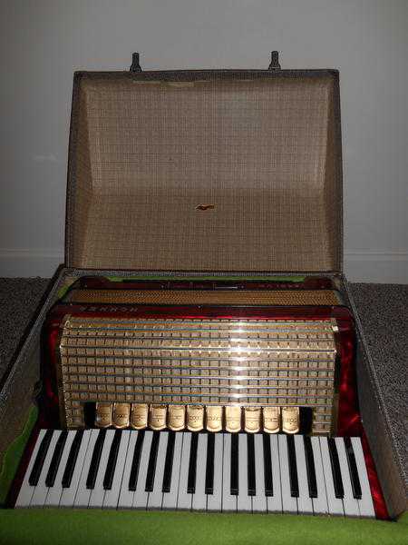 Hohner Verdi VN 120 Bass Accordion