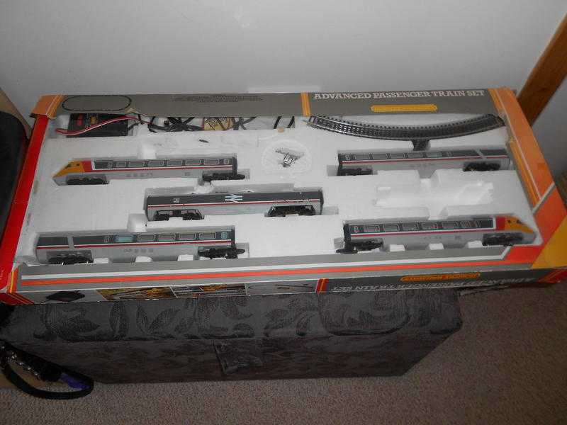 Hornby Advanced Passenger Train Set