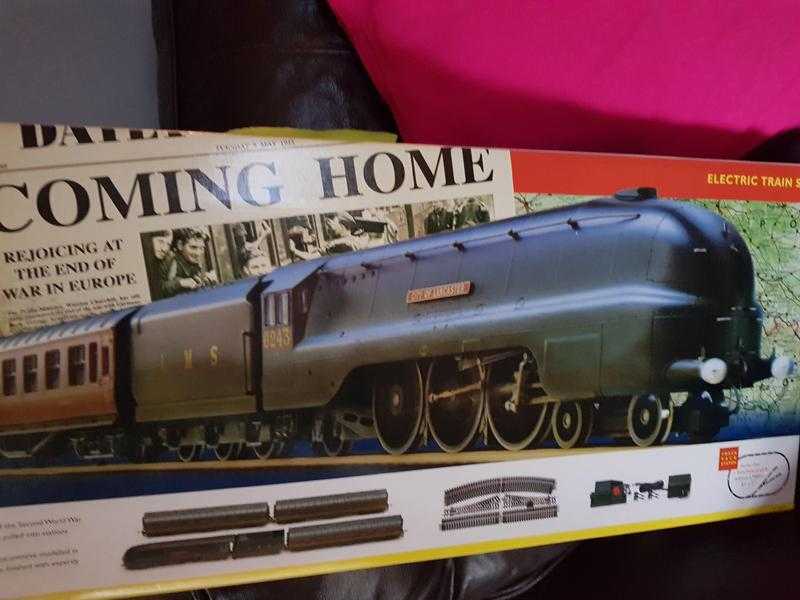 Hornby coming home electric train set 60th anniversary limited edition