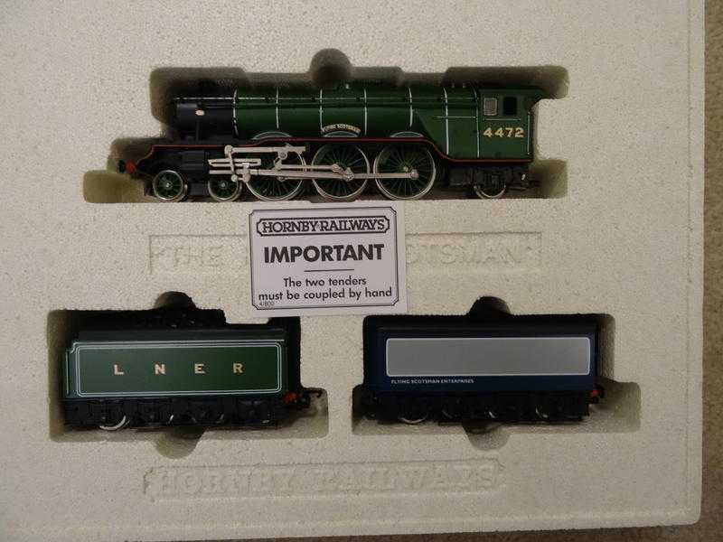 Hornby R.098 and R. 089 Flying Scotsman Train Pack