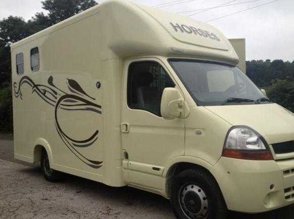 HORSEBOX. 3.5 TONNE RENAULT MASTER