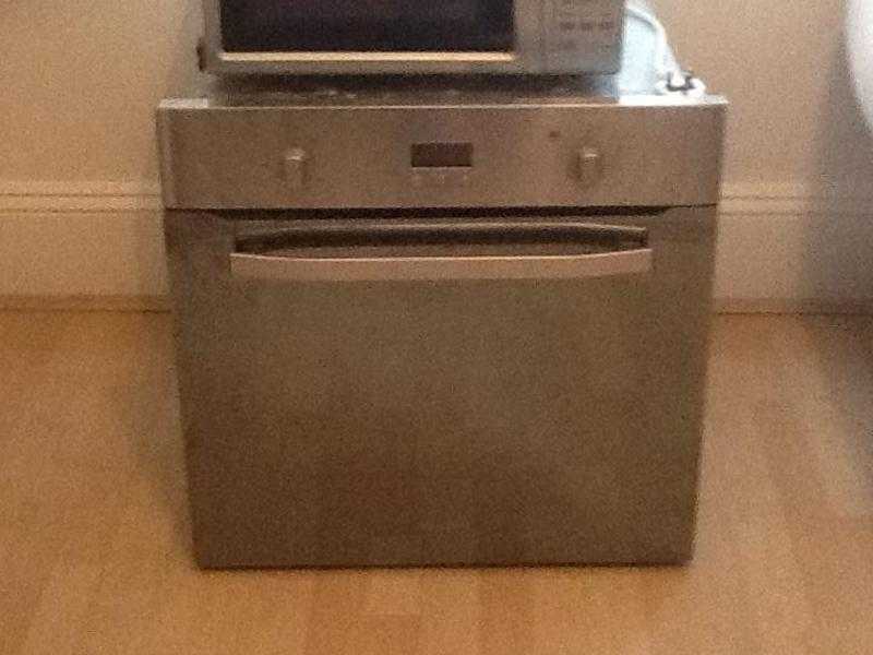 Hot point oven with grill,vgc 2 years old . Selling due to kitchen refurb. 80 ono.