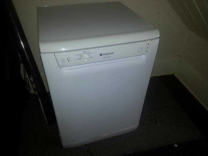 Hotpoint Aquarius FDM550 Dishwasher Lengh 57.5cm Width 58cm Height 84cm