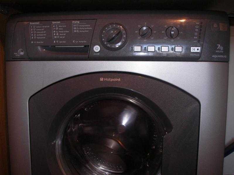 Hotpoint Aquarius WasherDryer machine - WDL540 7kg.