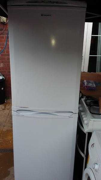 hotpoint fridge freezer 59cm by 180cm high fully working .i can deliver