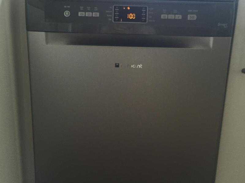 Hotpoint graphite grey smart tech dishwasher