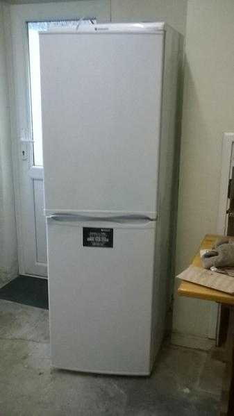 Hotpoint Ice Diamond half and half fridge freezer