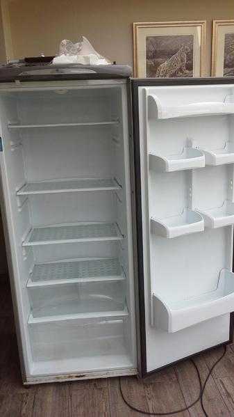 Hotpoint RLA64 grey fridge