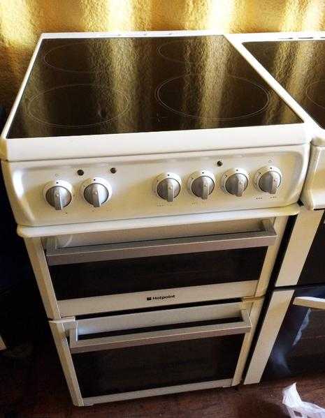 HOTPOINT White 50CM Freestanding electric cooker