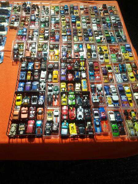 HOTWHEELS Cars mint condition  and track sets