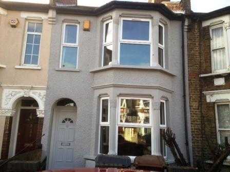 House For Rent in Walthamstow E17 - 3 Bedrooms, Through Lounge, KitchenDiner, first floor bathroom