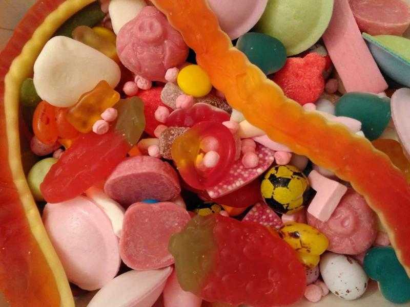 Huge 500g pick n mix with 25 different sweets takeaway delivered till 1am