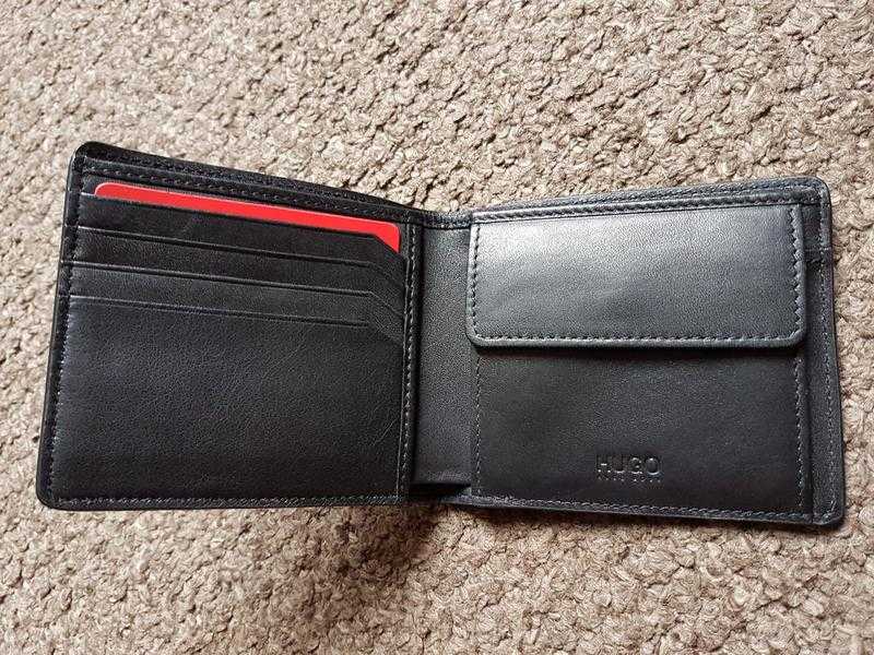 Hugo Boss Leather Subway Wallet With Coin Pocket