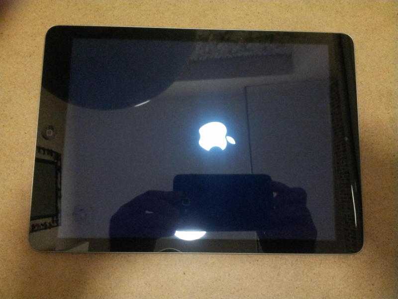 I Pad Air 32 GB Space Grey Imaculate Condition