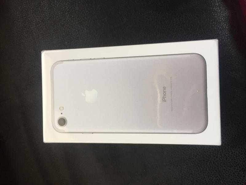 I phone 7 new sealed in box 32gb silver 475 call