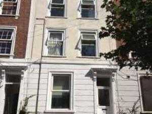 I present a furnished one bed ground floor flat close to the Northampton hospital amp city centre