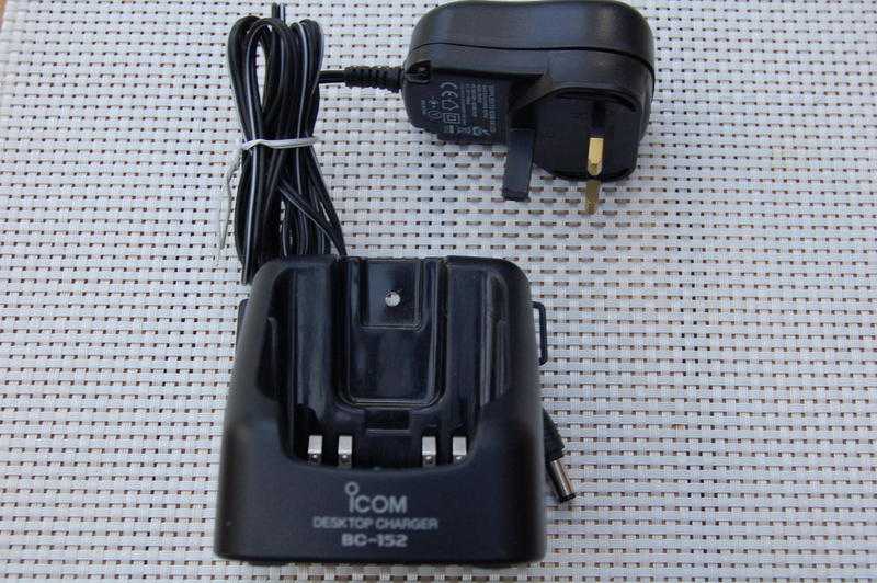 Icom BC-152 Desktop 12v Charger for Hand Held VHF Sets