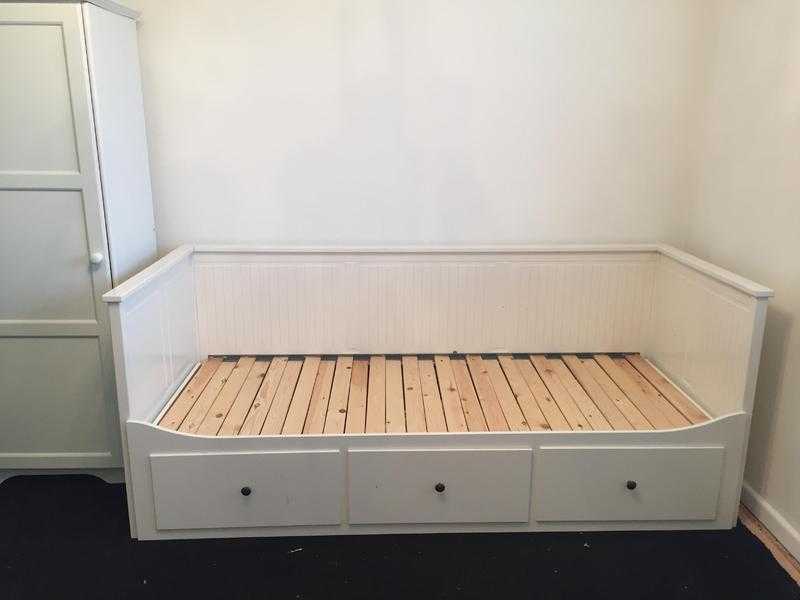 IKEA Hemnes daybed in white (cost 229 new)