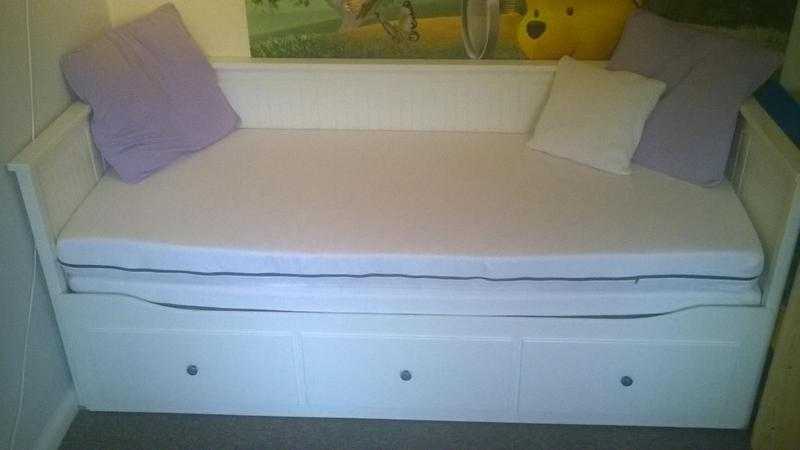 Ikea HEMNES DoubleSingle Day Bed, Very Good and Clean Condition