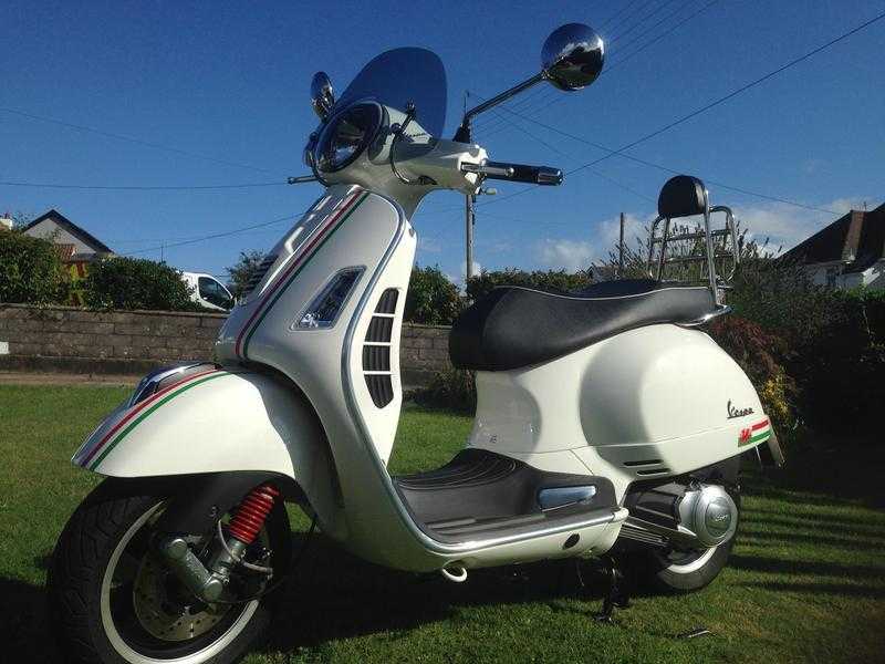 Immaculate 2014 VESPA GTS 125 SUPER IE, always garaged with only 2794 miles