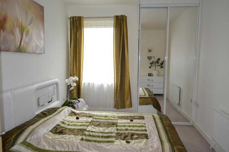 Immaculate Double Room in 2 Bed Flat for female