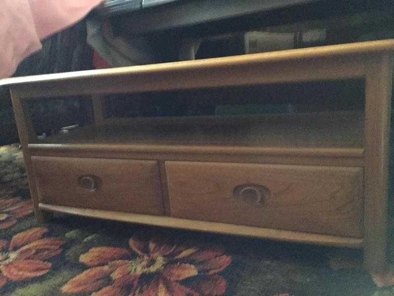 IMMACULATE ERCOL WINDSOR LIGHT ELM TV TABLE WITH DRAWERS AND SHELF