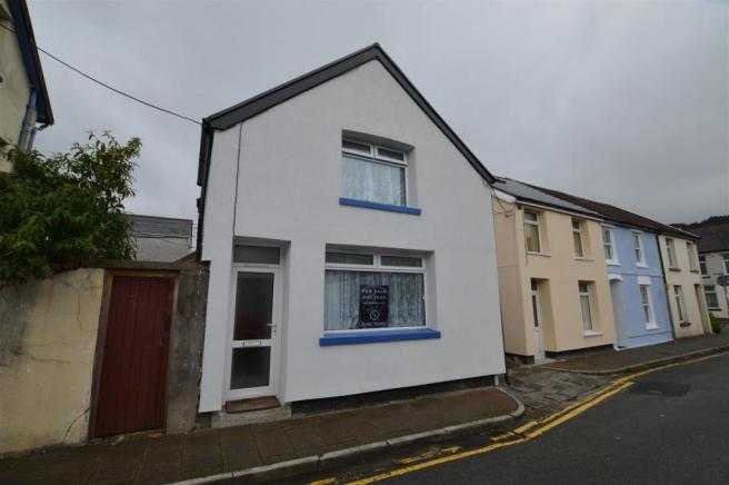 Immaculate two bedroom detached cottage for RENT or SALE Treorchy centre.