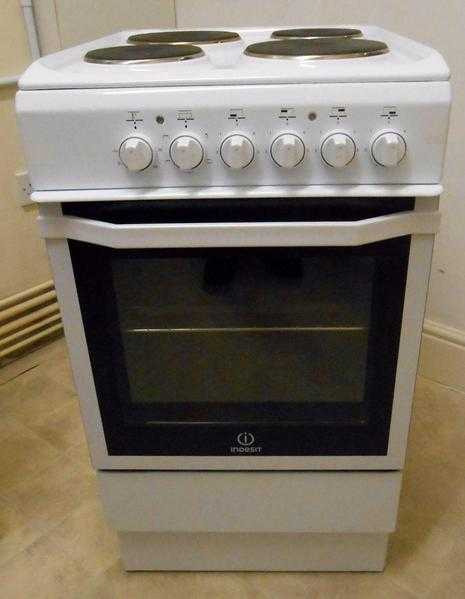 Indesit 50 cm Electric Free Standing Cooker