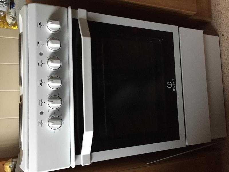 Indesit free standing cooker 50cm slim fit