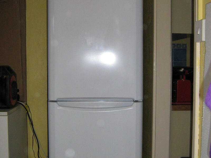 INDESIT FRIDGE  FREEZER NEARLY NEW