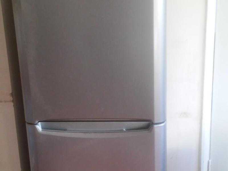 indesit fridgefreezer