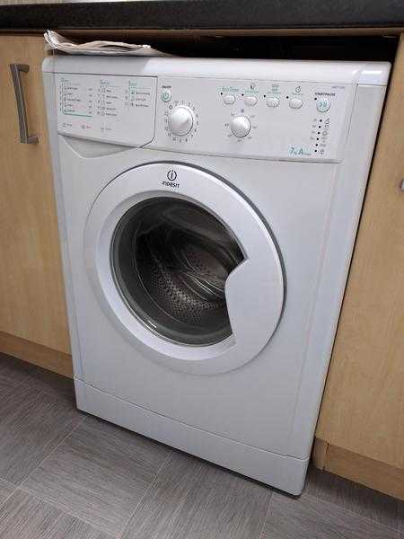 Indesit IWB71250 Washing Machine, A Class, 7 kg, excellent condition