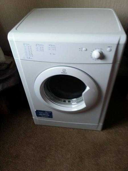 Indesit tumble dryer 7kg (as new)