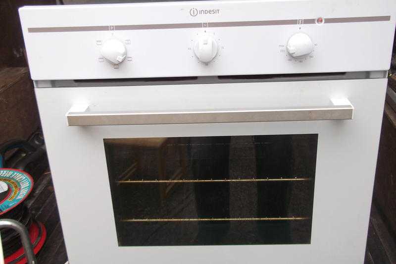 Indesit - white - single built in oven - used - electric