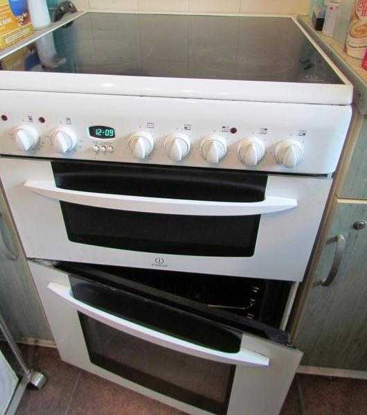 INDISIT DOUBLE OVEN CERAMIC HOB COOKER